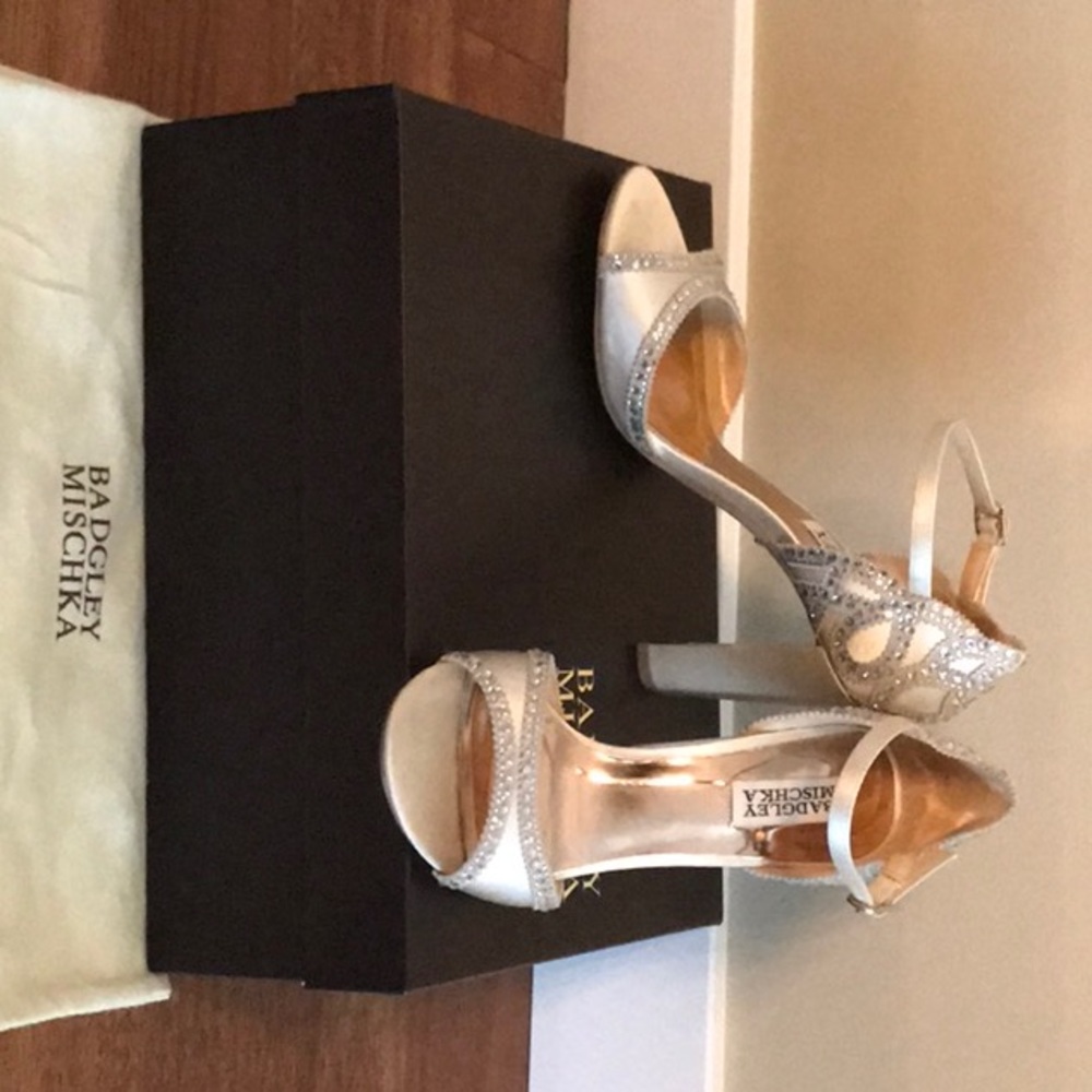 Badgley Mischka Kelly Sz 7 Ivory Satin- Worn Once